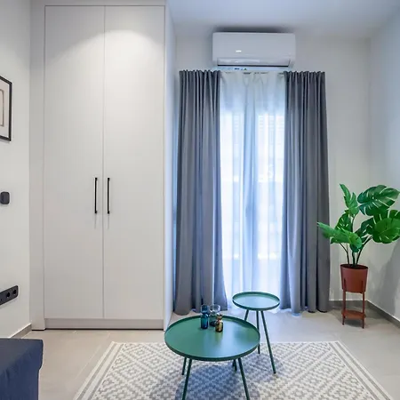 Mazi Charilaou 2,1 *