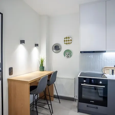 Mazi Charilaou 2,1 *